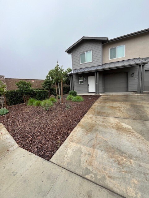 2029 W Corvina Ave, Unit 101 in Visalia, CA - Building Photo - Building Photo