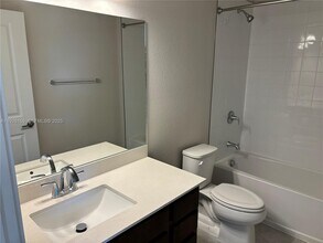 551 NW 10th Ct in Homestead, FL - Foto de edificio - Building Photo