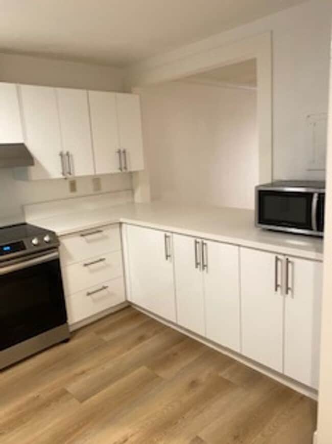 730 N Eucalyptus Ave, Unit 2 in Inglewood, CA - Building Photo - Building Photo