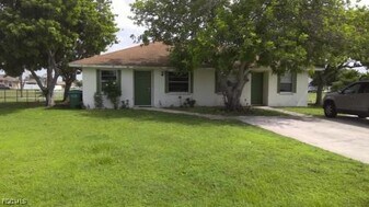 1021 NE 8th Terrace in Cape Coral, FL - Building Photo