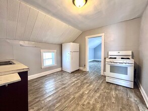 2417 Reynolds St in Muskegon Heights, MI - Building Photo - Building Photo