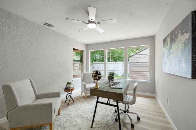 property at 1819 Redwood Ct