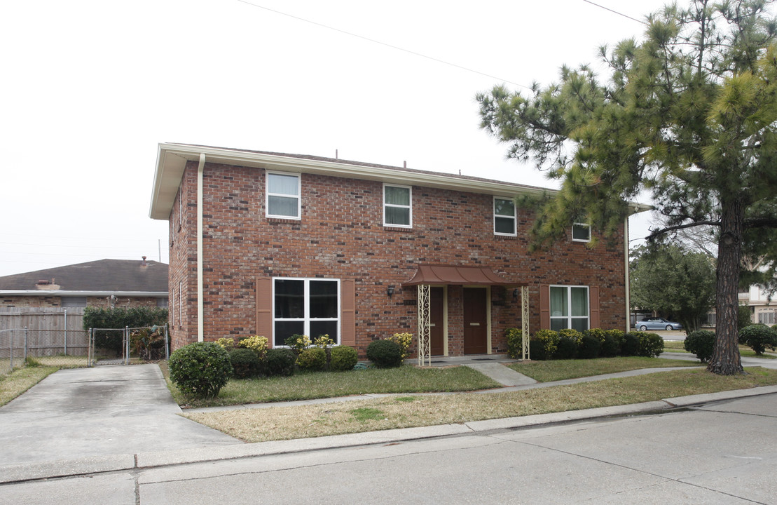 1052 Carrollton Ave in Metairie, LA - Building Photo