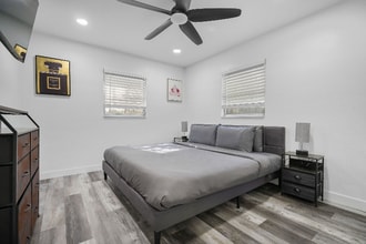 4303 W Woodlawn Ave in Tampa, FL - Building Photo - Building Photo