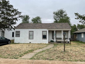 2414 24th St in Lubbock, TX - Building Photo