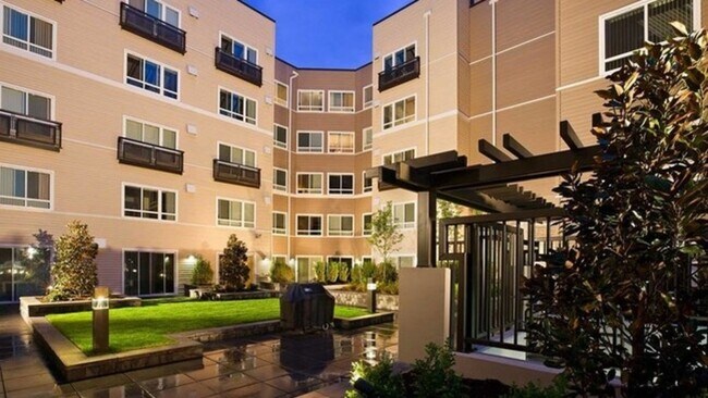 10410 NE 2nd St-Unit -00N-216 in Bellevue, WA - Building Photo - Building Photo