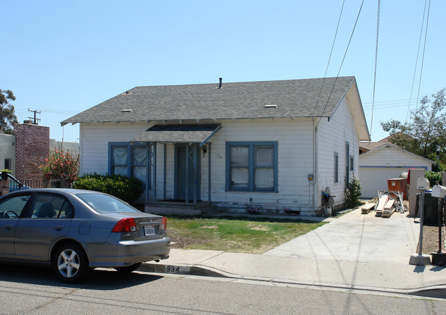 334-3341/2 Acacia Rd in Santa Paula, CA - Foto de edificio - Building Photo