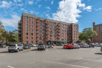 Cooperative Building in Jamaica, NY - Building Photo - Building Photo