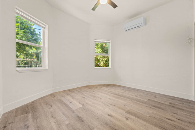 1647 W 12th Pl, Unit 1 in Los Angeles, CA - Foto de edificio - Building Photo