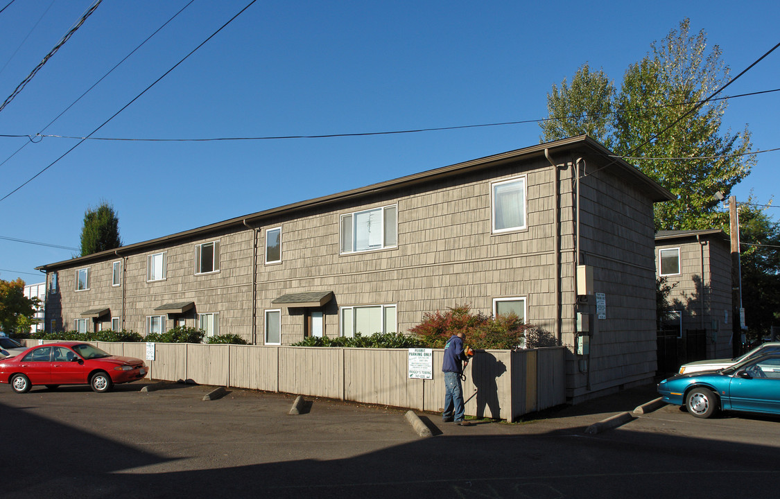 Nozama in Eugene, OR - Building Photo