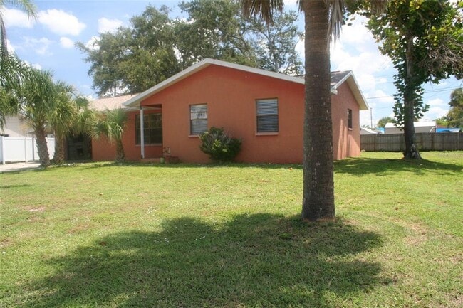 6341 Flamingo Dr in Apollo Beach, FL - Building Photo - Building Photo