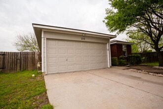 319 Abamillo Ct in Hutto, TX - Foto de edificio - Building Photo