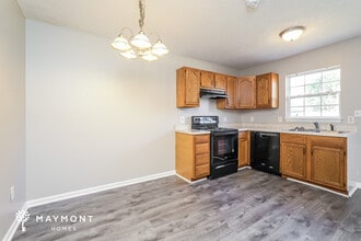 1350 Woodruff Glen Dr in Winston-Salem, NC - Foto de edificio - Building Photo