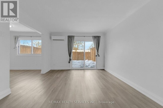 1140 Tavistock Dr in Burlington, ON - Building Photo - Building Photo