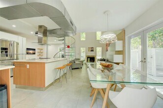 3176 Mary St in Miami, FL - Building Photo - Building Photo