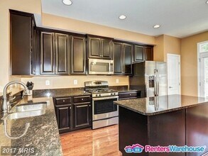 7303 Old Calvary Rd in Severn, MD - Foto de edificio - Building Photo