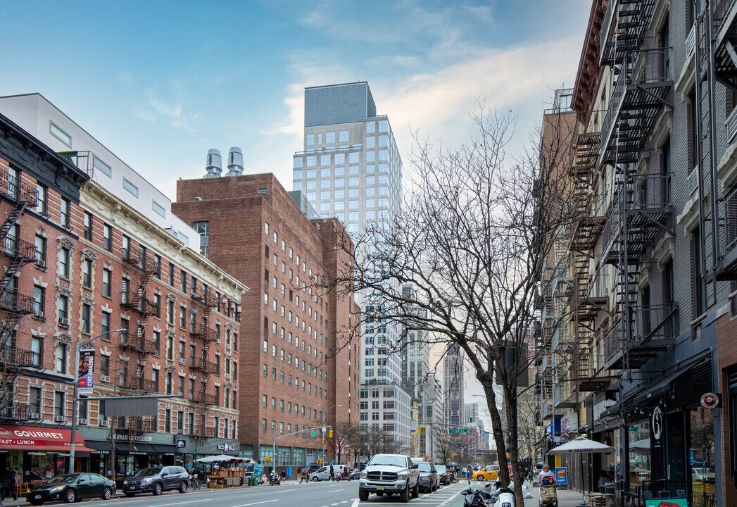 The Laurel Condominiums in New York, NY - Building Photo