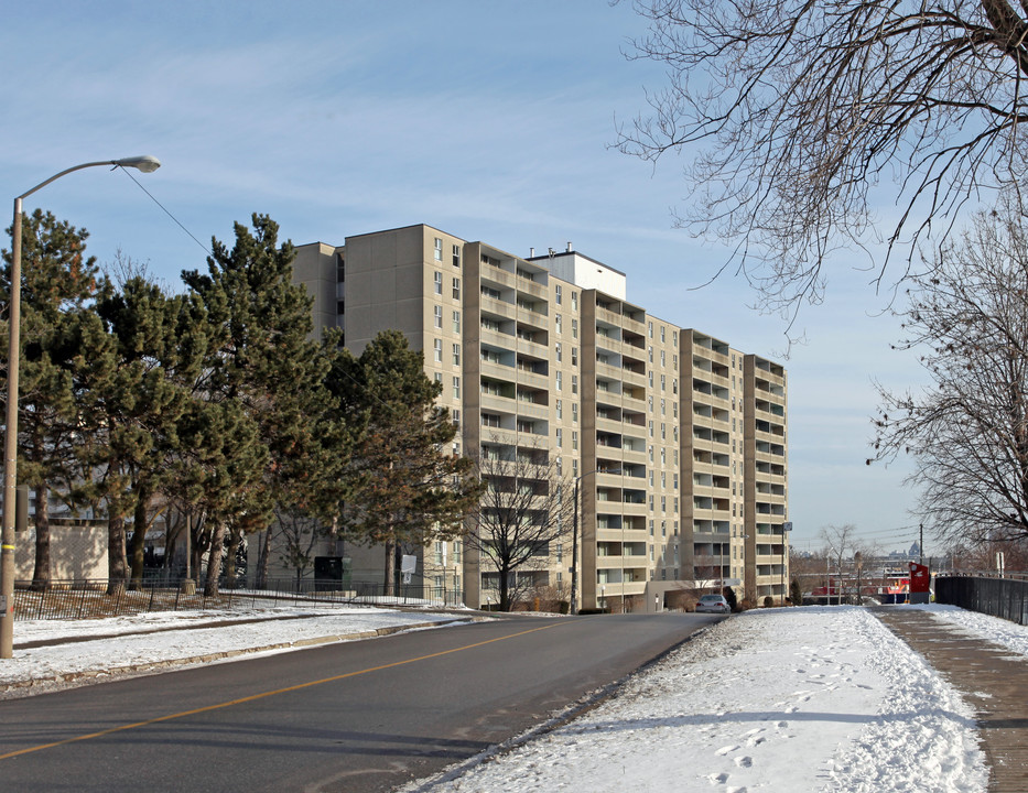 2 Glamorgan Ave in Toronto, ON - Building Photo