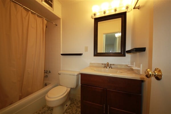140 County Rd, Unit #205 in Tenafly, NJ - Building Photo - Building Photo
