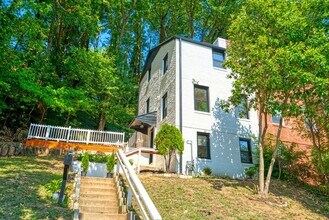 3731 S Kemper Rd in Arlington, VA - Building Photo - Building Photo