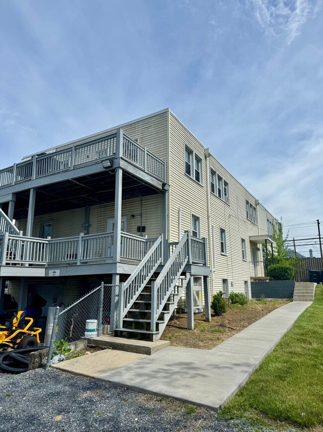 915 N Main St in Harrisonburg, VA - Building Photo - Building Photo