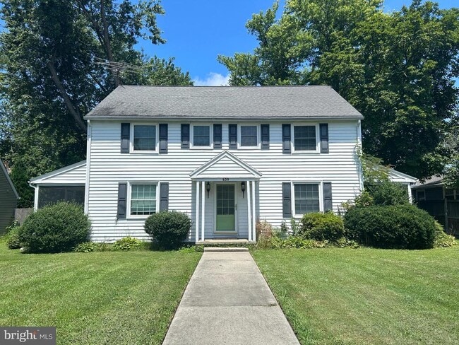 property at 639 Elizabeth St