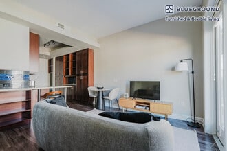 3201 Esperanza Crossing in Austin, TX - Building Photo - Building Photo