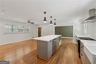 345 Meadow Dr in Alpharetta, GA - Building Photo - Building Photo
