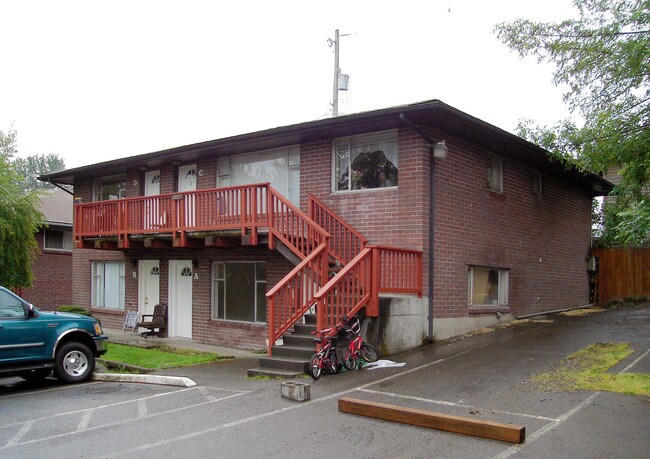 Sunrise Garden Suites in Tukwila, WA - Building Photo - Building Photo