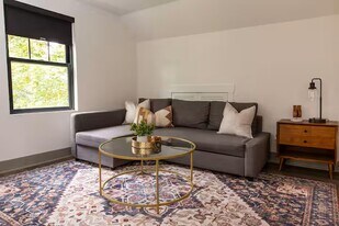 18115 Nottingham Rd, Unit Windom 3 in Cleveland, OH - Building Photo