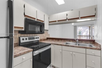 14043 SW 91st Terrace in Miami, FL - Building Photo - Building Photo