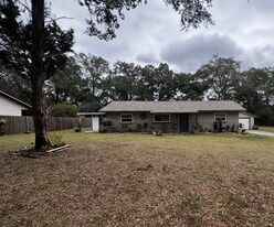 3585 SW Pompano Rd in Dunnellon, FL - Building Photo