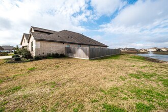 14231 Angelina Dr in Mont Belvieu, TX - Building Photo - Building Photo