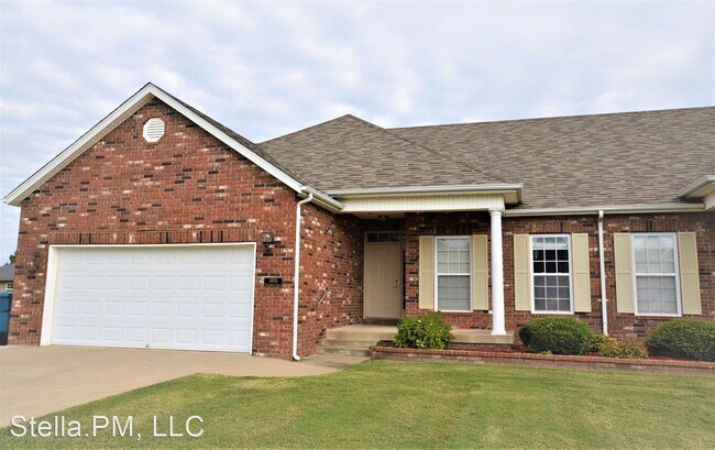1012 S Gate Cir in Carl Junction, MO - Building Photo - Building Photo
