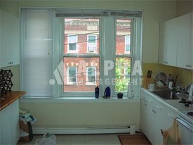 208 Winthrop Rd, Unit 37 in Brookline, MA - Building Photo