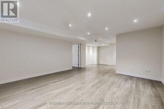 92 Barnwood Dr in Richmond Hill, ON - Building Photo - Building Photo