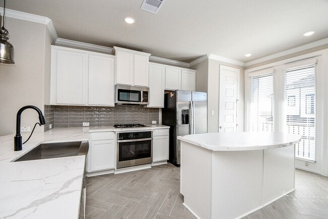 2033 Millbridge Spring Ln in Houston, TX - Building Photo - Building Photo