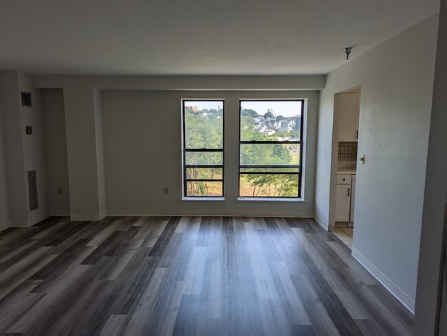 750 Davol St, Unit 211 in Fall River, MA - Building Photo - Building Photo