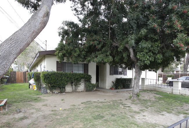 1209-1211 N Broadway in Escondido, CA - Foto de edificio - Building Photo