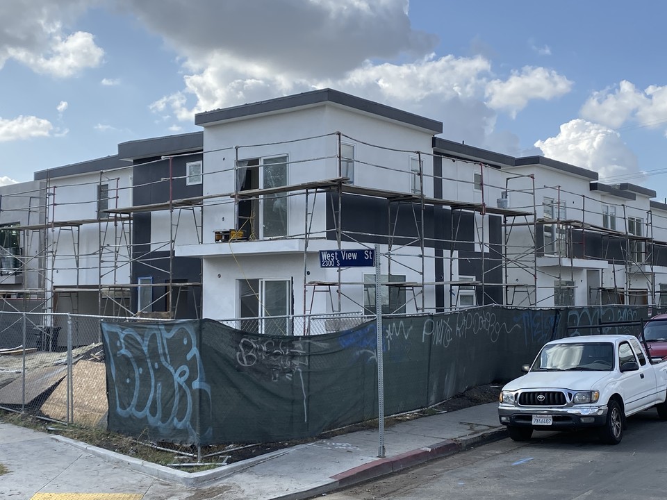 2303 S West View St in Los Angeles, CA - Building Photo