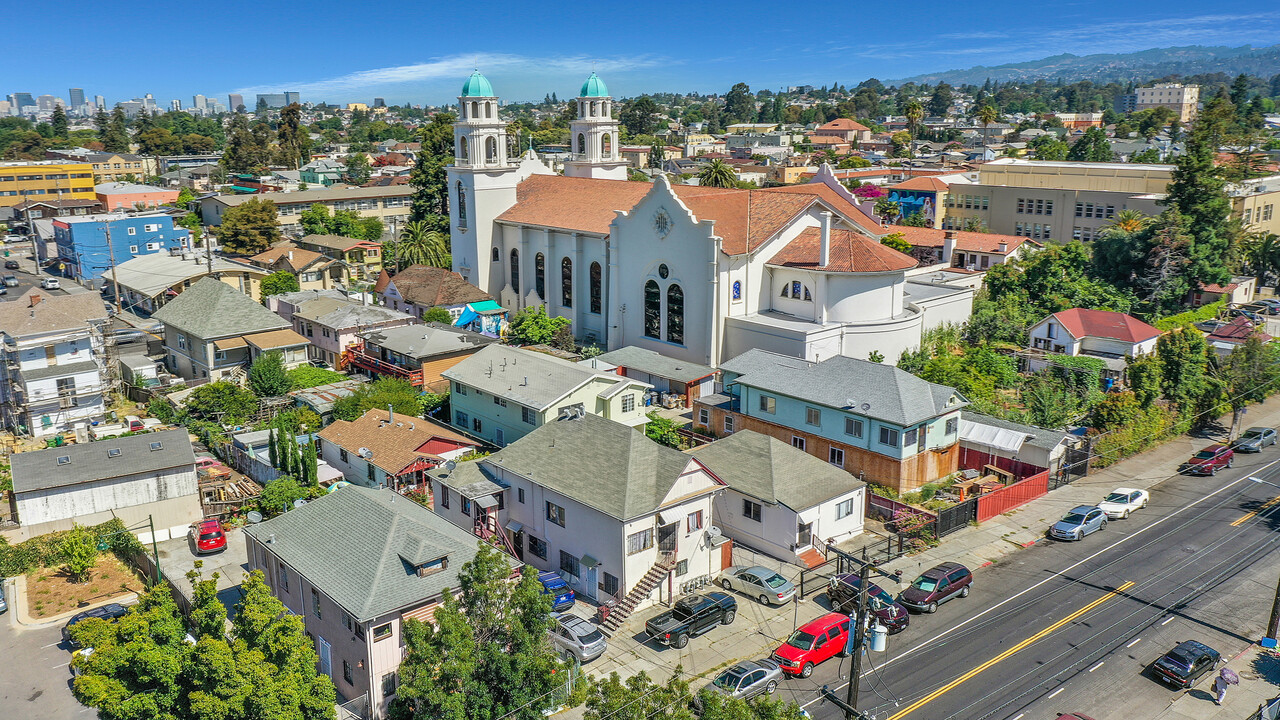 1453 35th Ave in Oakland, CA - Building Photo