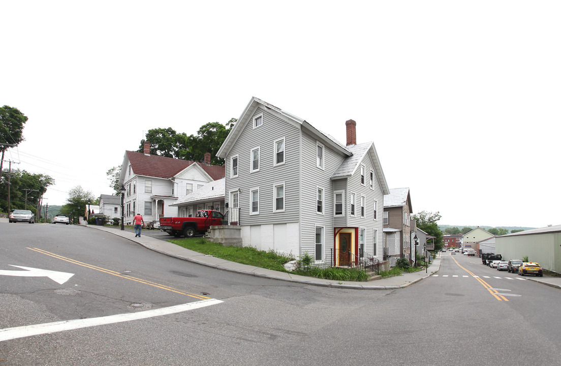 2-4 Bennitt St in New Milford, CT - Building Photo