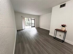 9156 NW 40th St in Coral Springs, FL - Building Photo