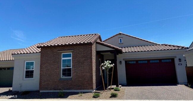 property at 4061 E Augusta Ave