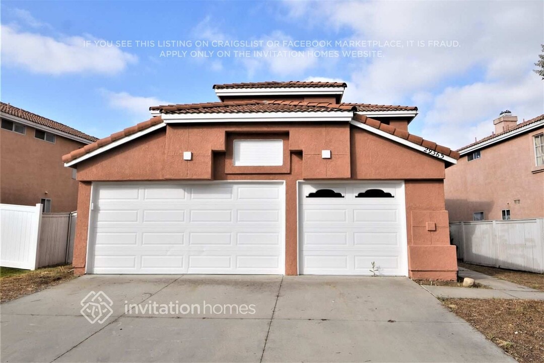 29365 Crest View Ln in Highland, CA - Building Photo