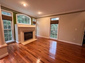 9910 Cyrandall Pl in Oakton, VA - Building Photo - Building Photo