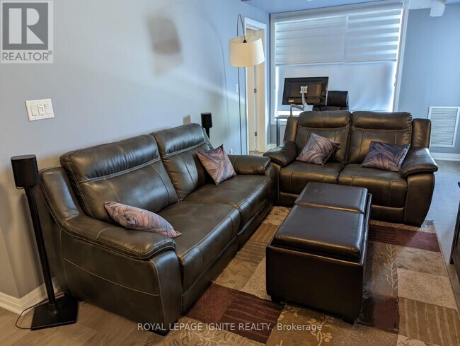 2 Adam Sellers St in Markham, ON - Building Photo - Building Photo