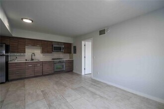 666 NE 80th St in Miami, FL - Building Photo - Building Photo