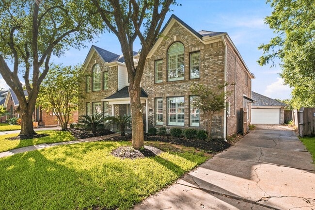 property at 4704 Broadmoor Dr