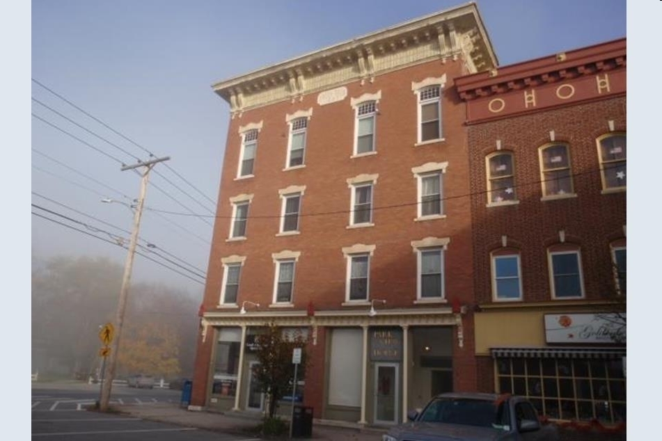 85-87 Main St in Fair Haven, VT - Foto de edificio